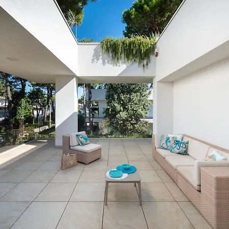 Summer Villa *